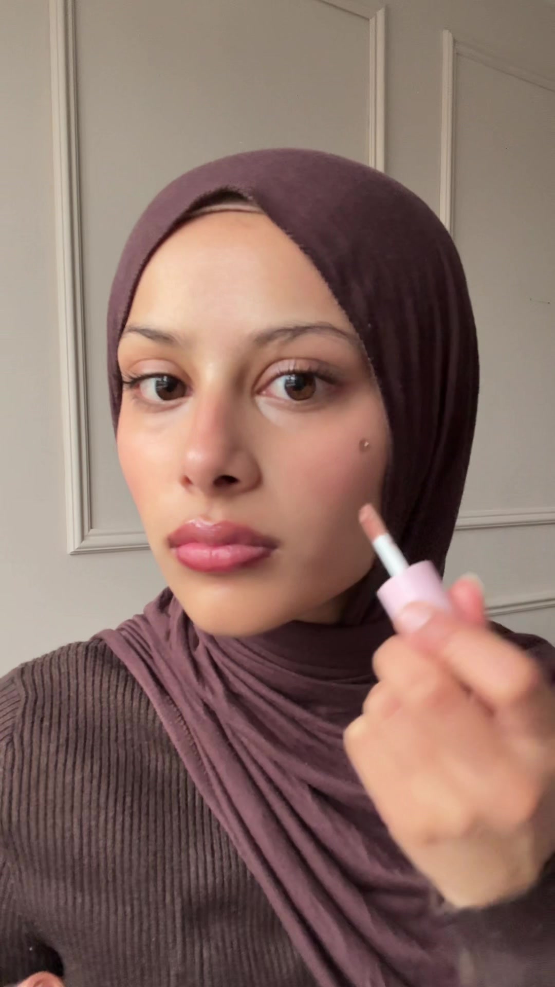 TikTok post by @aylaalj for Sacheu. Caption reads: simple makeup | products used: concealer....