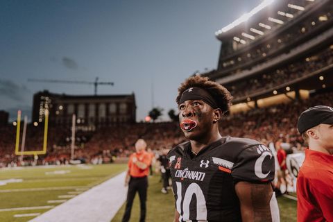 Instagram post by @oso2treal for Elite Athletic Gear. Caption reads: 𝙄 𝙘𝙖𝙢𝙚 𝙞𝙣𝙖 𝙜𝙖𝙢𝙚 𝙩𝙤𝙤....