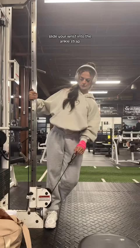 Instagram post by @fitby.ash for UPPPER. Caption reads: [...] straps for lateral raises 101!! using....