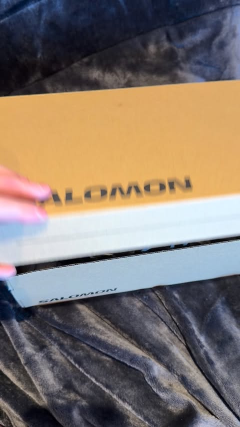 Instagram post by @sunblockstyle for Selfridges. Caption reads: Loving my salomon trainers 
 

Links in stories /....