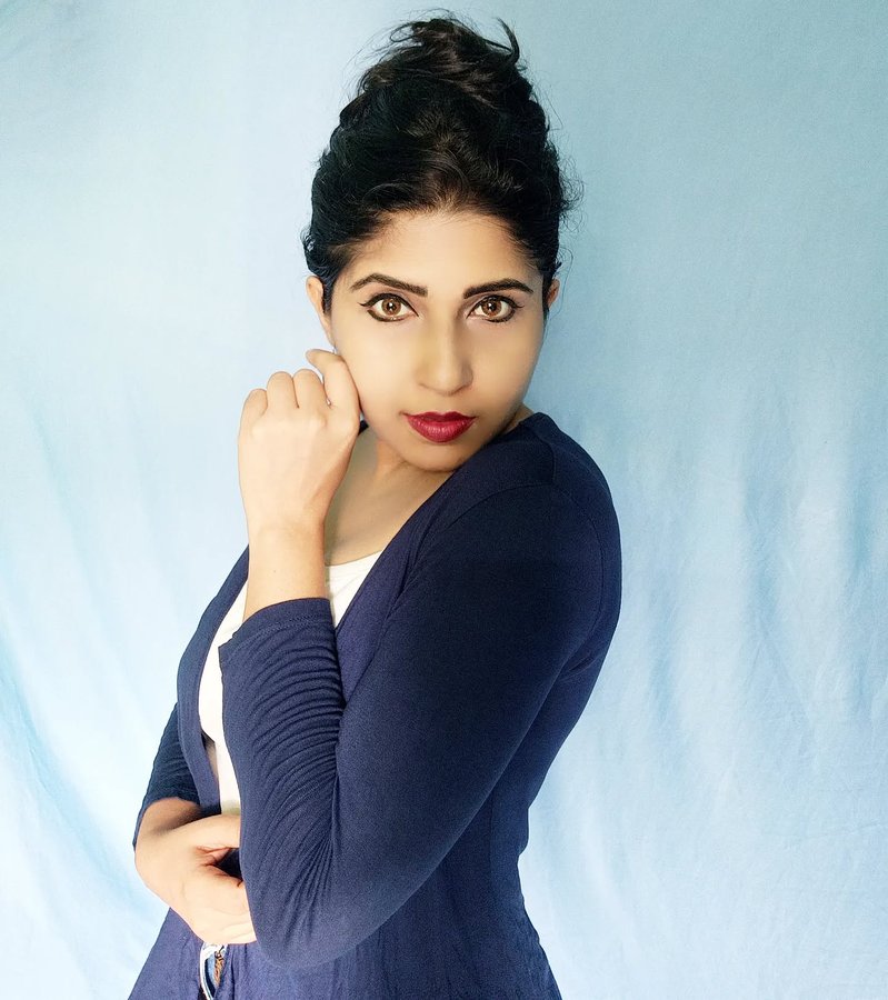 Instagram post by @i_mlipi_ for Coloressence. Caption reads: @coloressenceofficial
.
.
.
#beauty#smile#happy#ha....