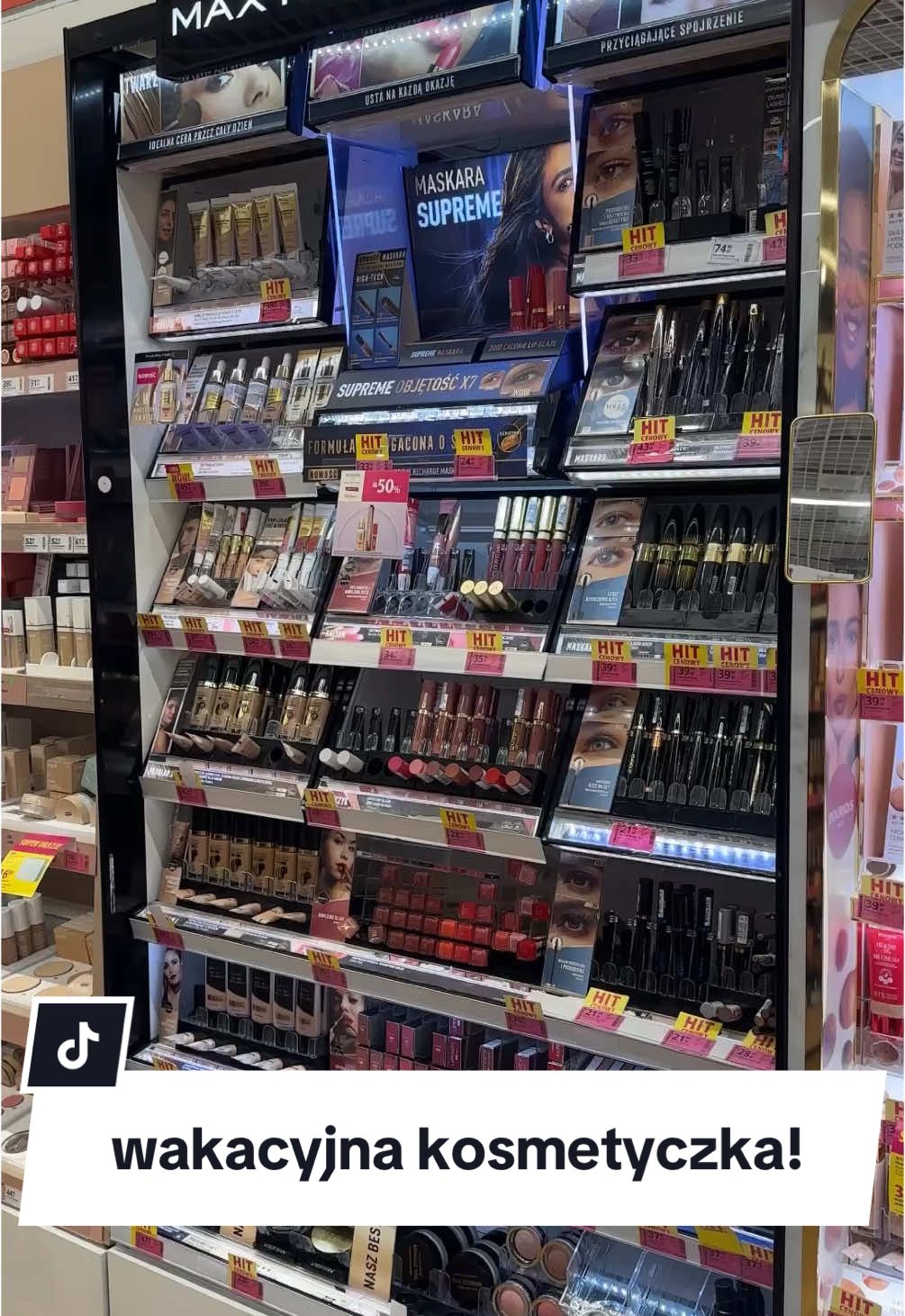 TikTok post by @wielzi for Max Factor. Caption reads: Od tych produktów zaczynam pakowanie wakacyjnej....