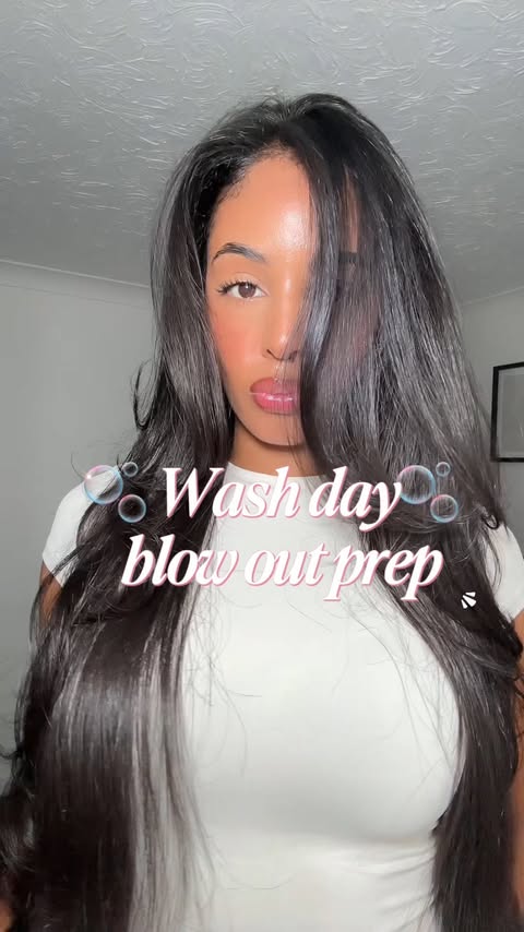 Instagram post by @__claudiasilvaaa for Pureology. Caption reads: [...] blowout I’ve ever given myself!....