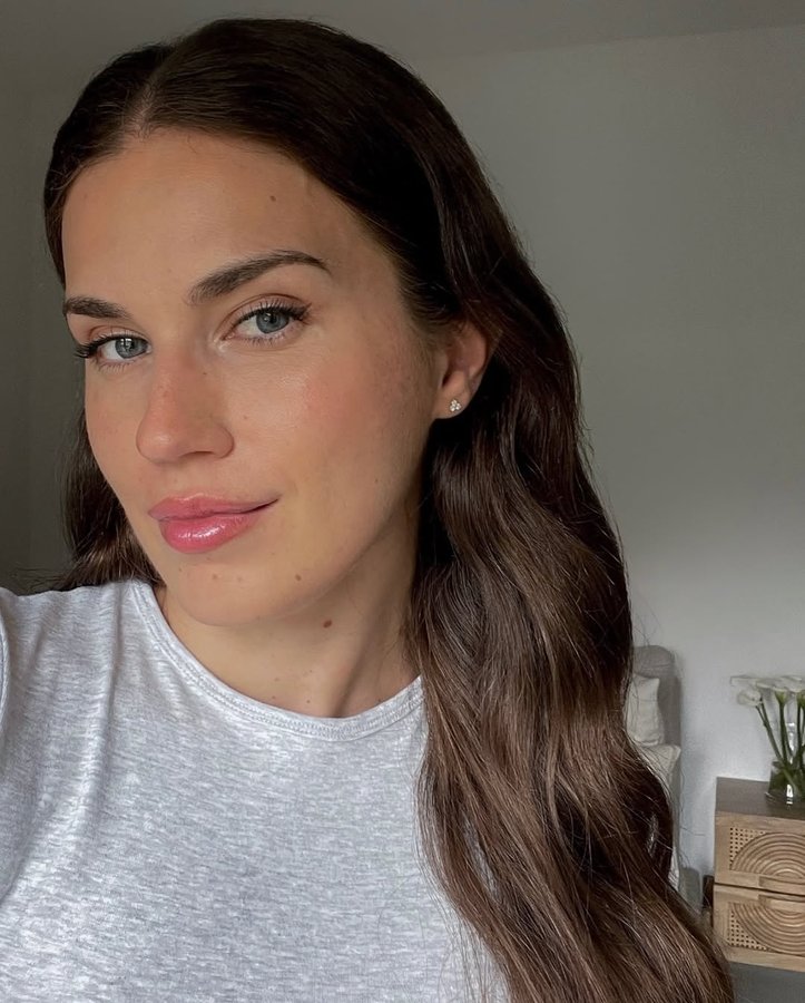 Instagram post by @polinnaumova for AKIND. Caption reads: [...] my new favorite pieces from @wearakind : the....