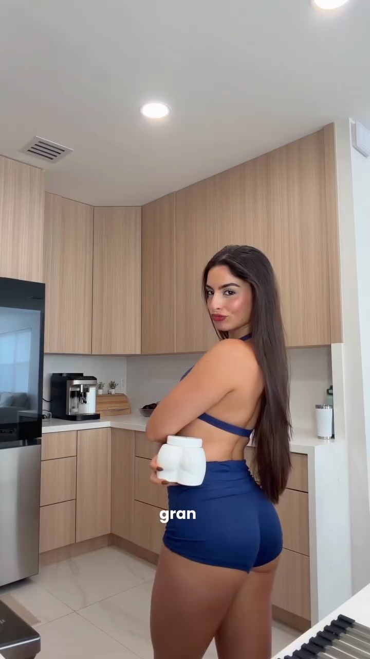 Instagram post by @yanethibrahim for ONE SOL. Caption reads: [...] gym girl and girlssss don't miss @onesol use....