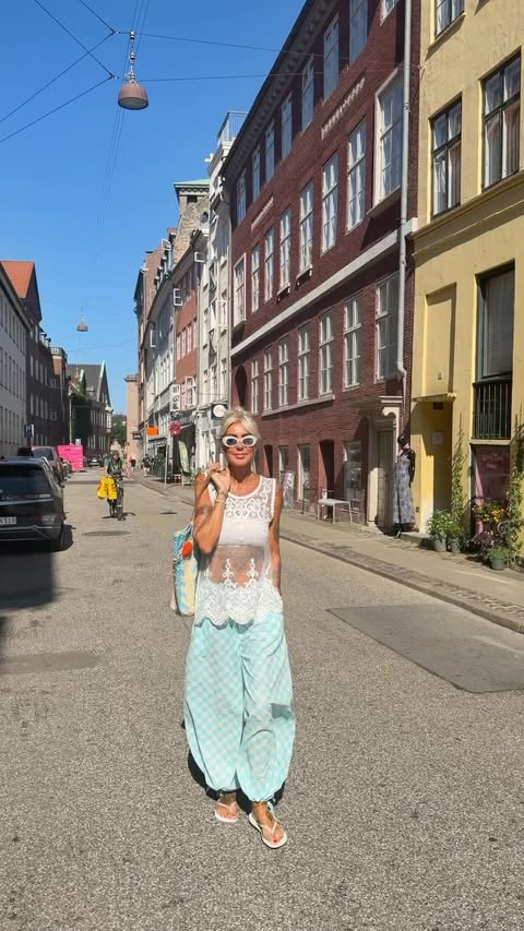 Instagram post by @astridiwantyouinmylife for Vivienne Westwood. Caption reads: [...] flops @havaianaseurope Sunnies....