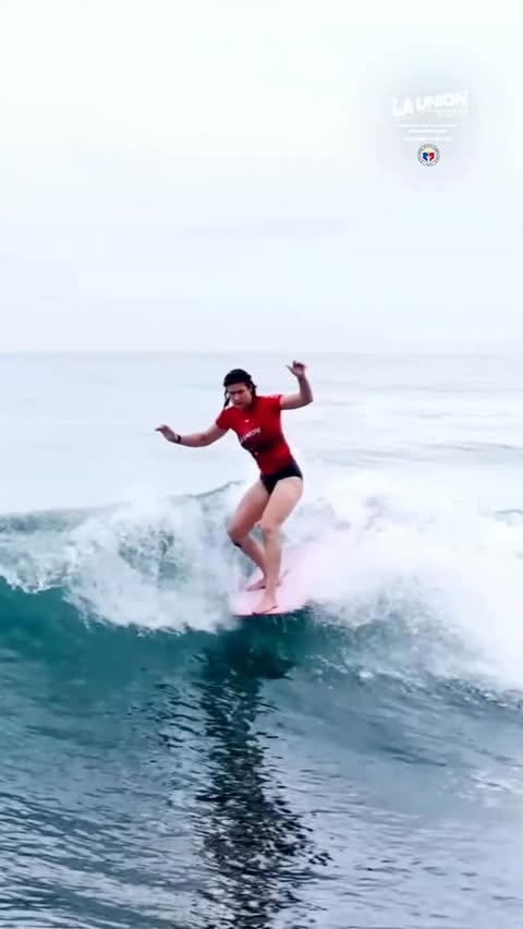 Instagram post by @emilyyy_currie for World Surf League. Caption reads: [...] #LaUnionInternationalPro LIVE on....