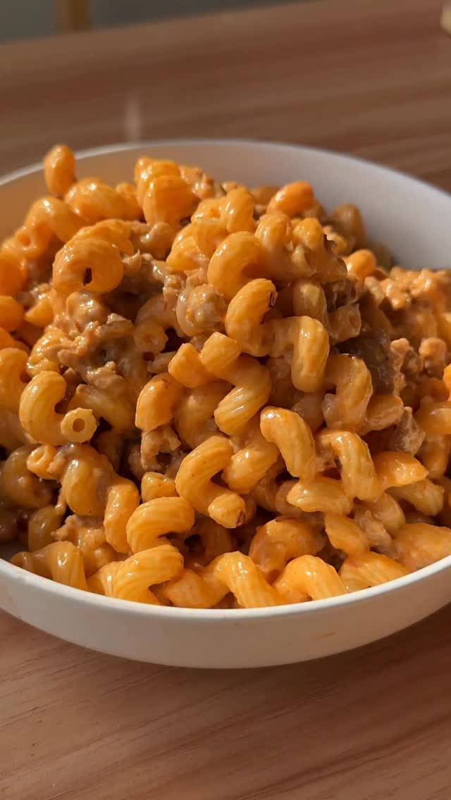 Instagram post by @shityoushouldeat for Premio Foods. Caption reads: Spicy Vodka Sausage Pasta

Ingredients 

- 1 lb....