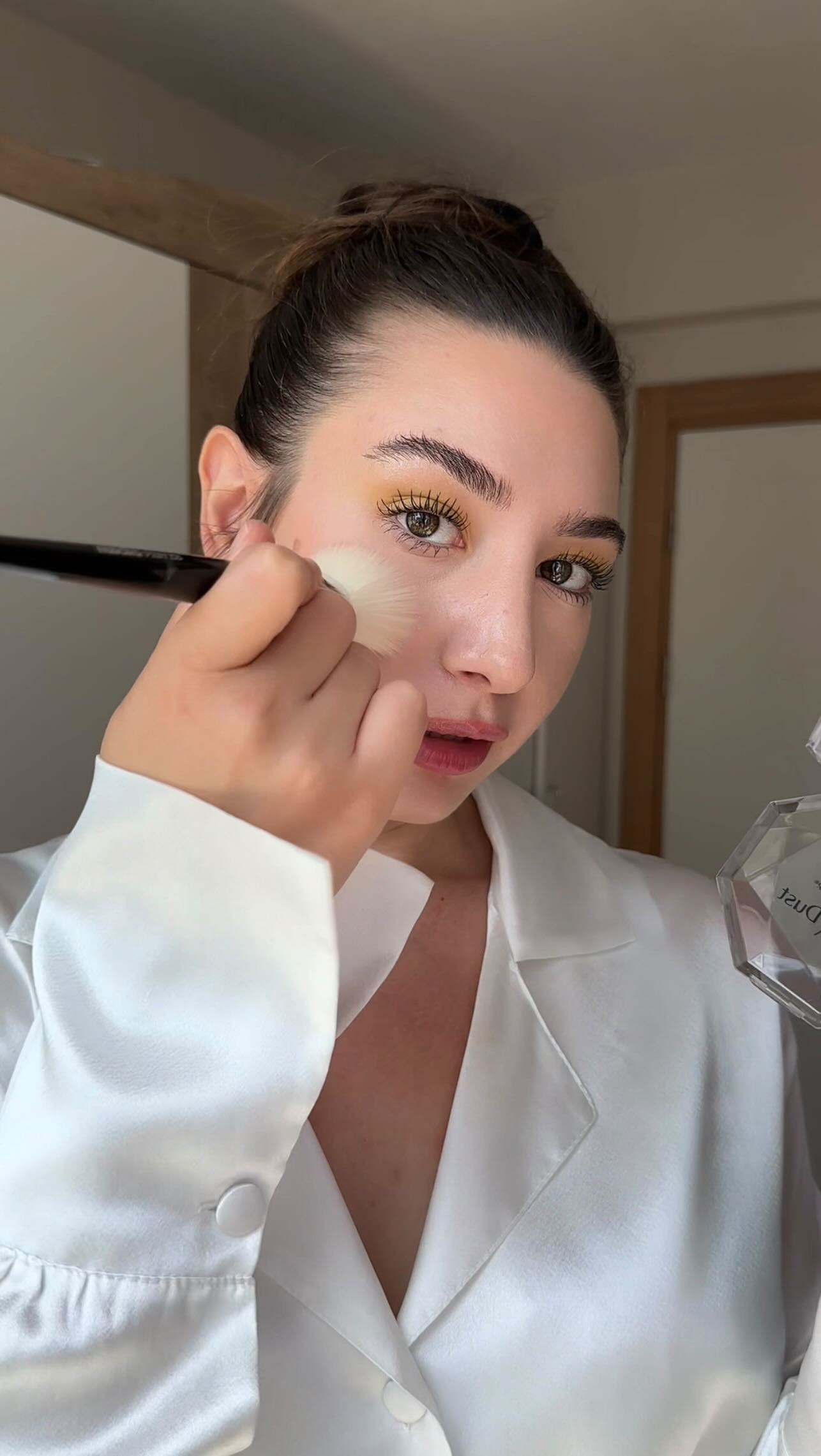 Instagram post by @ozgee.aaslann for Physicians Formula. Caption reads: [...] maskara Allık NYX 02 Aydınlatıcı....