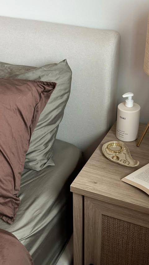 Instagram post by @brainsandbronzed for Silk & Snow. Caption reads: This time of year I’m craving warmth & rich tones,....