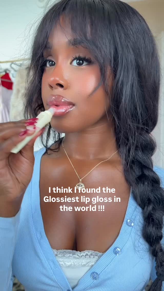 Instagram post by @annarennnn__ for OLEHENRIKSEN. Caption reads: Gagged @olehenriksen 😻😻😻😻 and it smells like....