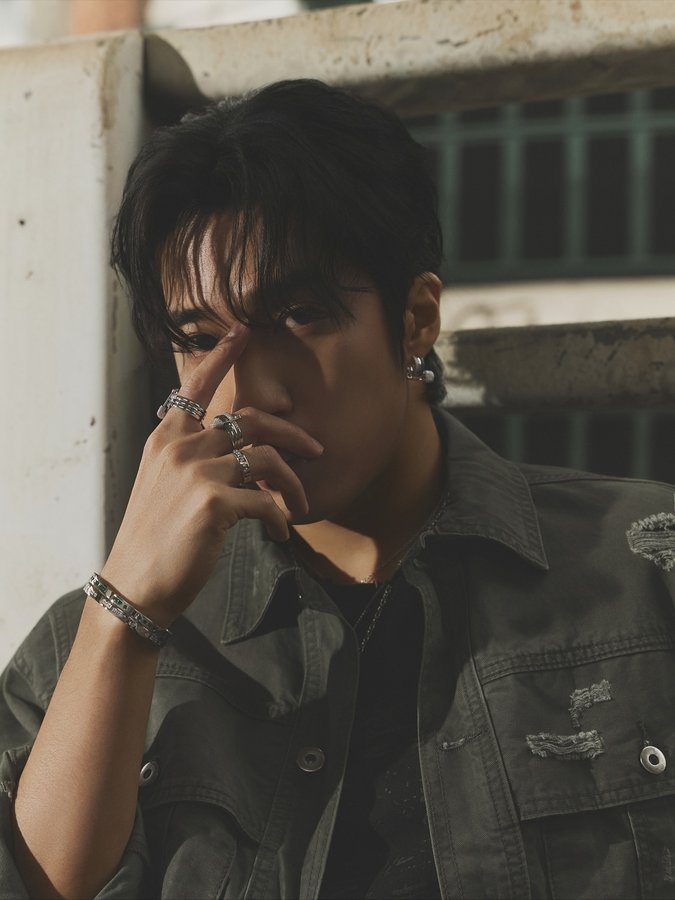 Instagram post by @shoumethemoneyxx for APM Monaco. Caption reads: Busy, but satisfied.
Just the right mix of meaning....