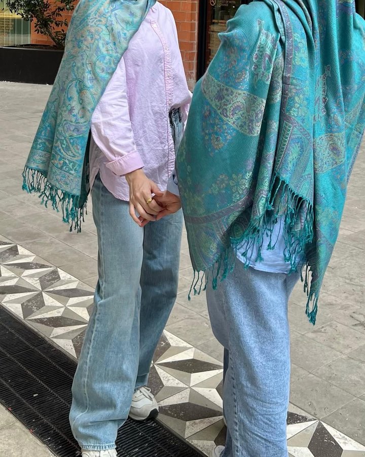 Instagram post by @sofiapena00 for Fajr Noor. Caption reads: matching with ur bestie > 
pashminas: @fajrnoor.au.