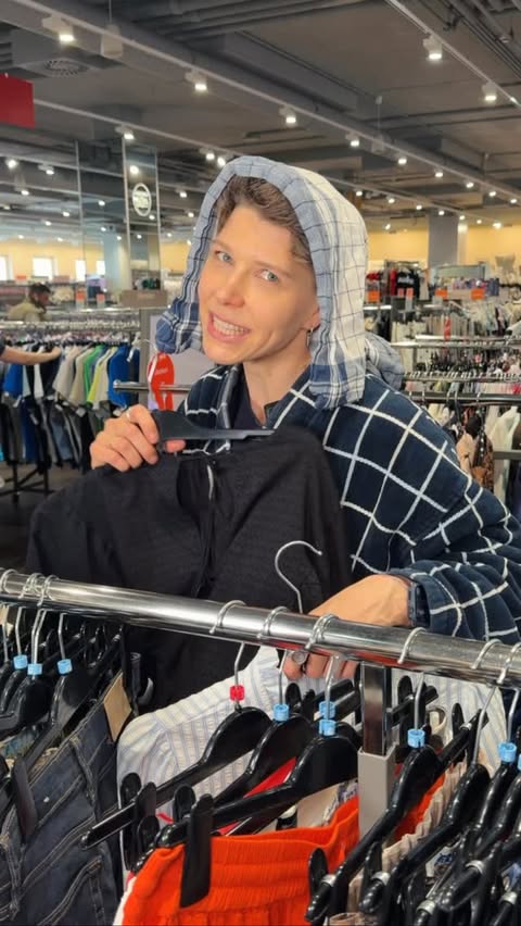 Instagram post by @virginiaernstofficial for TK Maxx Österreich. Caption reads: Anzeige/ Dieses Gespräch wurde wohl komplett....