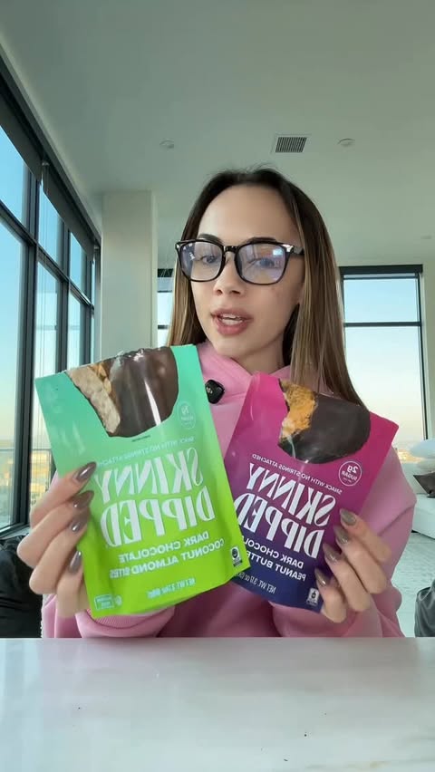 Instagram post by @laneygrn.eats for SkinnyDipped. Caption reads: you know me and my sweet treats, and @skinnydipped....