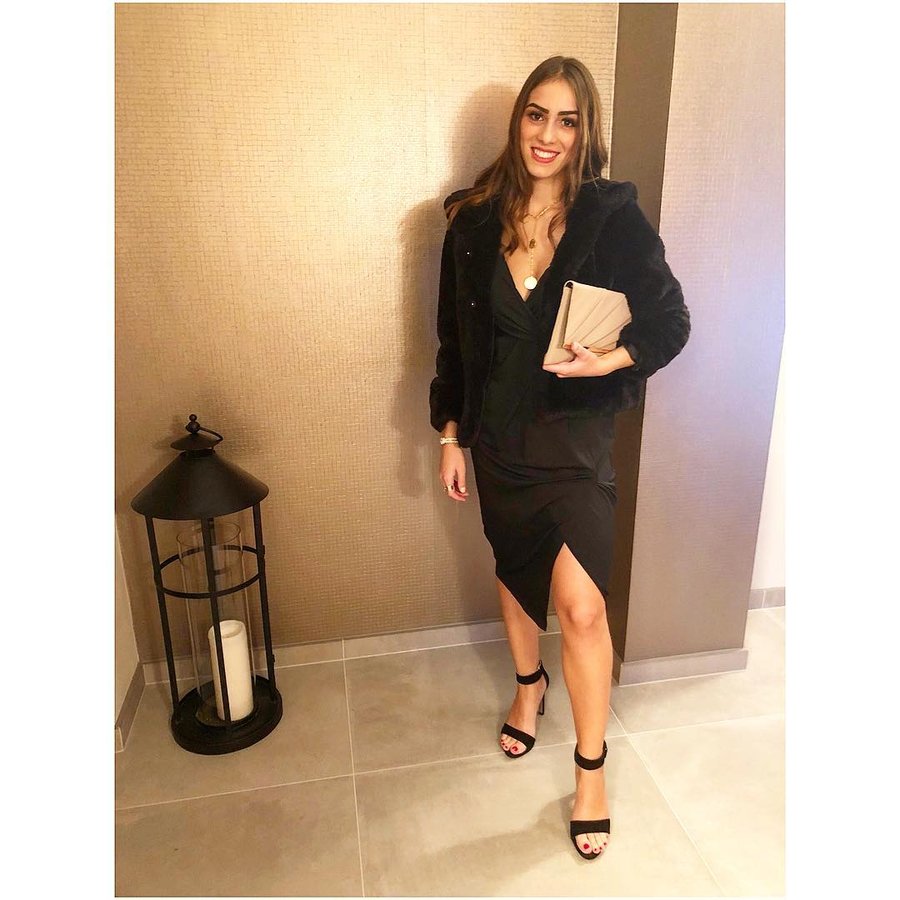 Instagram post by @pauline__grc for OUTFITBOOK. Caption reads: || Last night 💃🏻 ||....