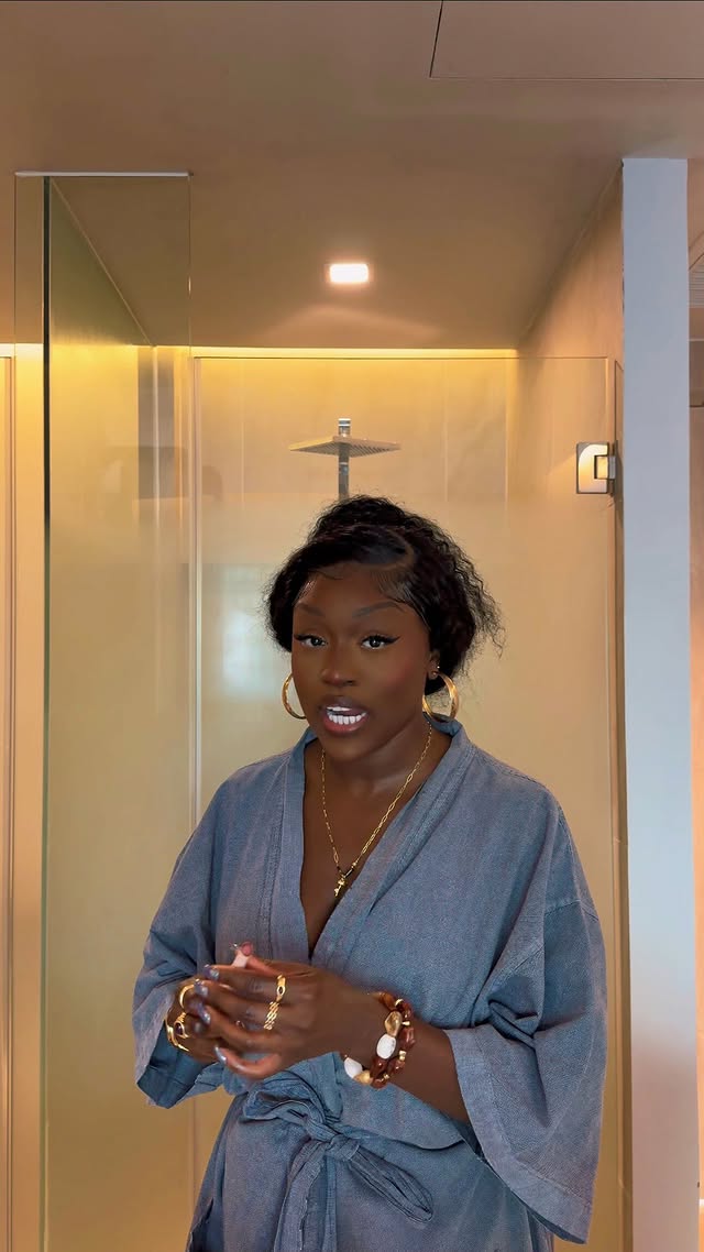 Instagram post by @_thisisamina for Airalo. Caption reads: [...] out about not having data, so it’s Airalo....