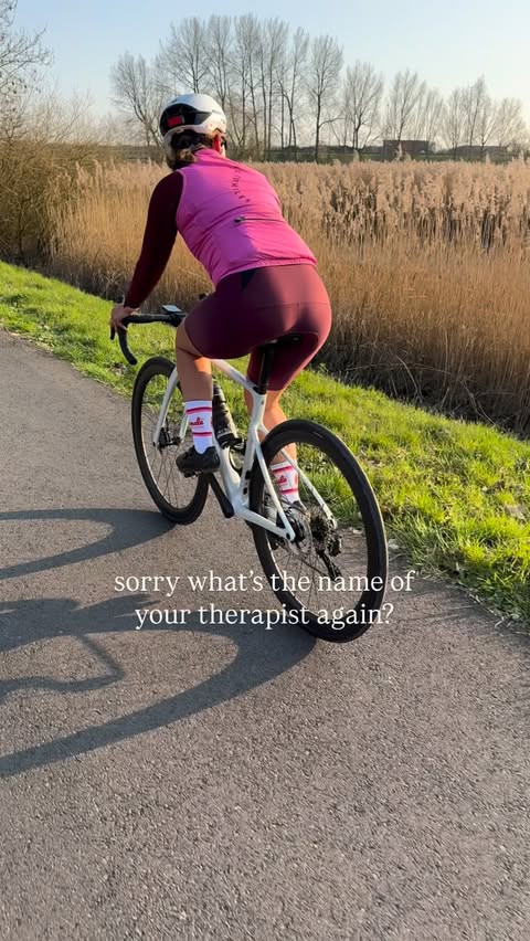 Instagram post by @elke.b for SCOTT Sports. Caption reads: Meet my new therapist, my Scott Addict 😎. So....