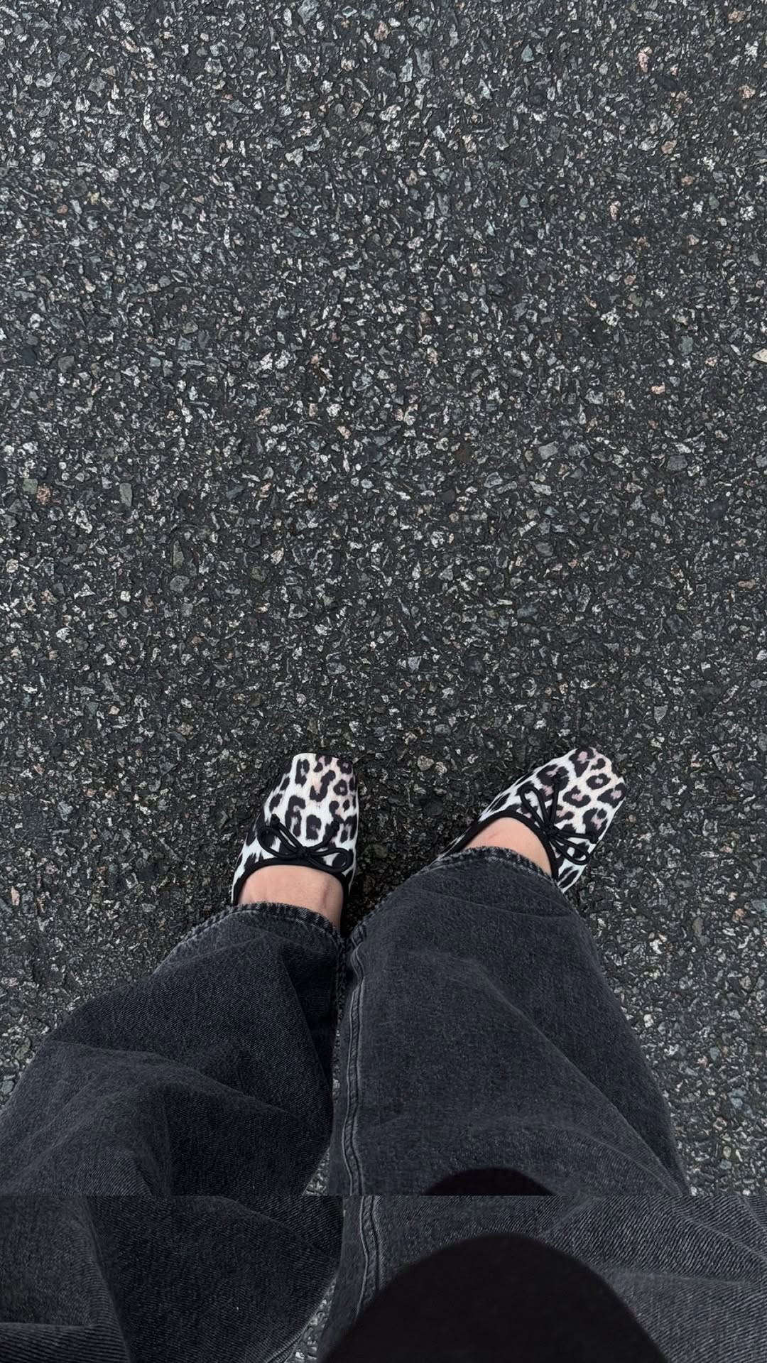 Instagram post by @izzydilg for callitspring. Caption reads: ugh traffic amirite? ps these @callitspring shoes....