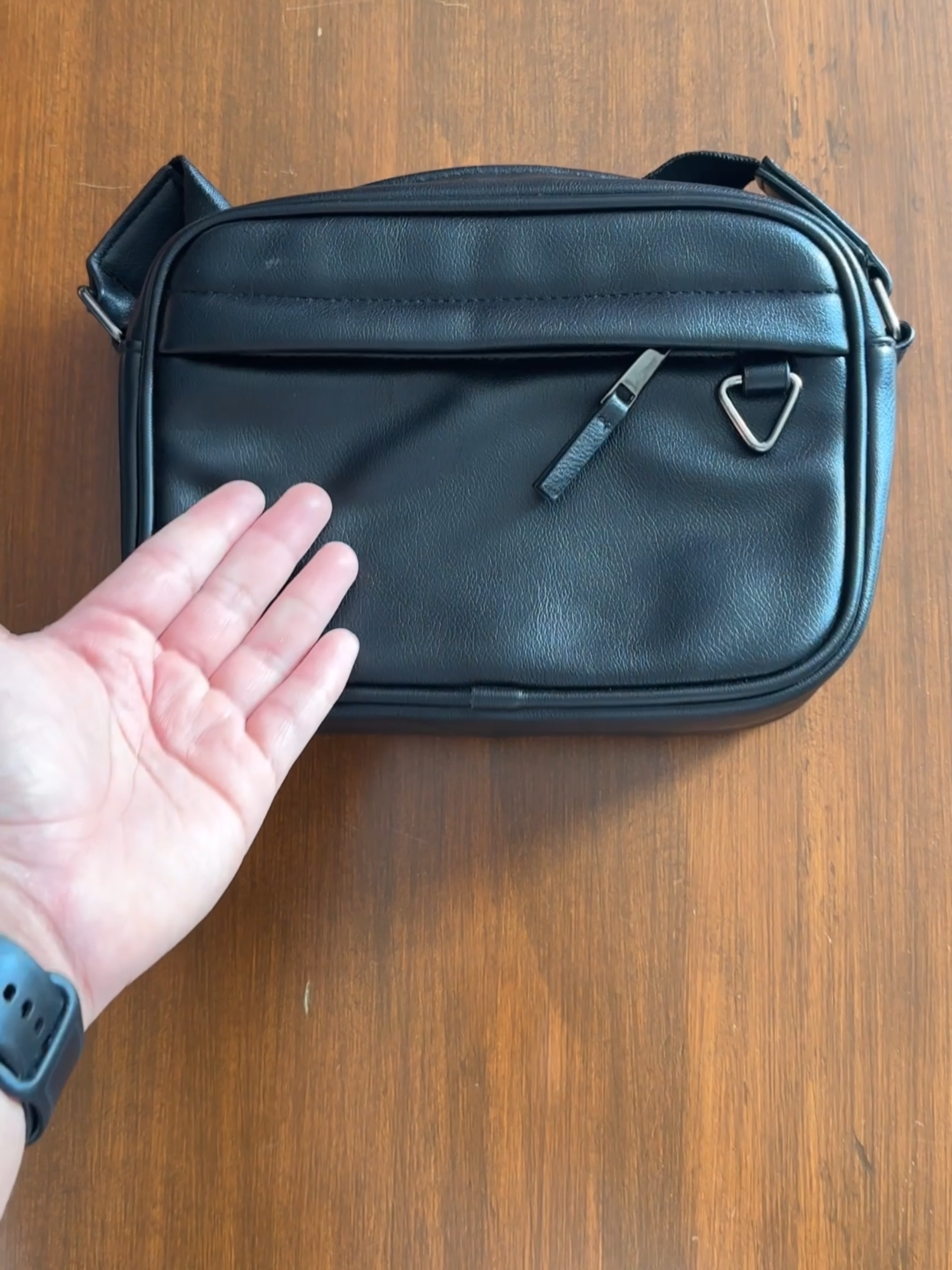 TikTok post by @soyandredj for AULUMU. Caption reads: Gadgets Imprescindibles en mi EDC #benks #aulumu....