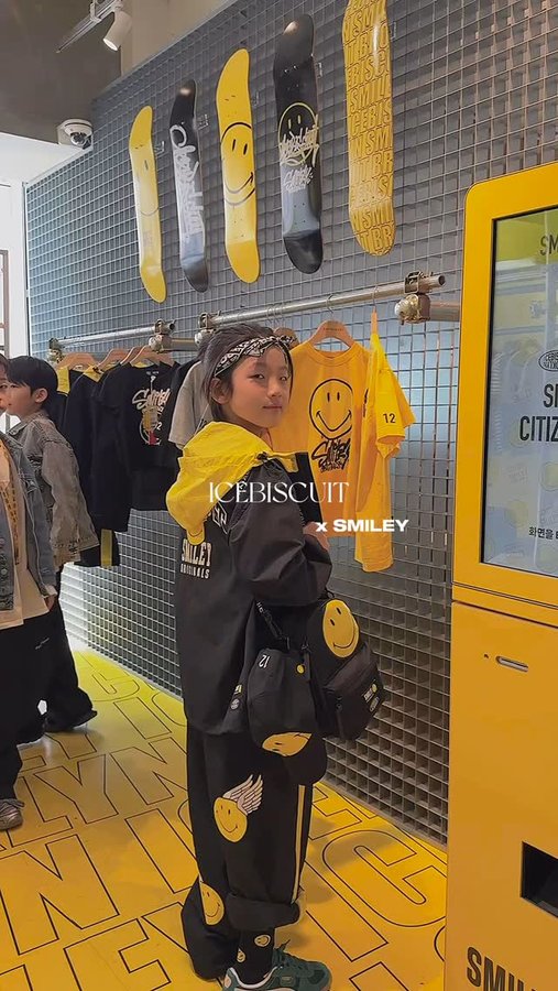 Instagram post by @hayden_lee2014 for Smiley. Caption reads: @icebiscuit_bk  x  @smiley
#초대 감사합니다....