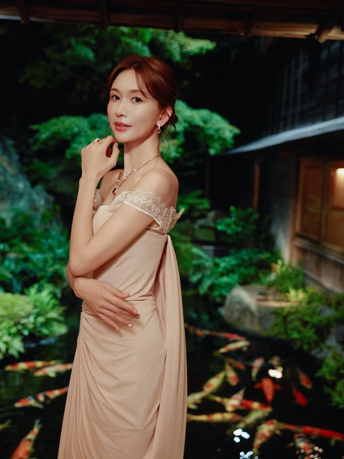 Instagram post by @chiling.lin for Pomellato. Caption reads: ❤️Embrace every moment of yourself . 
Those times....