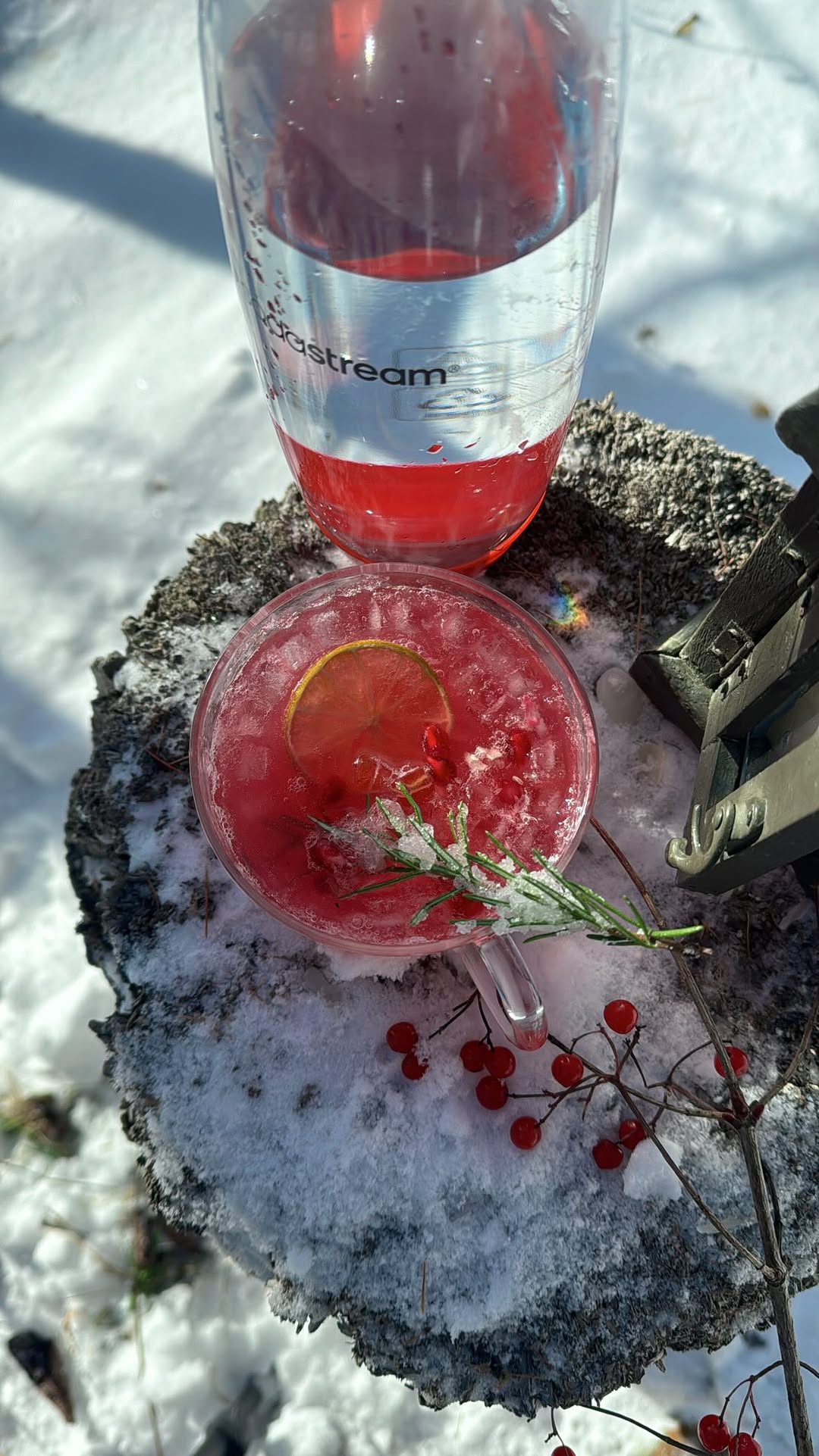 Instagram post by @davide_zamby for SodaStream. Caption reads: Un cocktail che fa avvicinare il Natale grazie ai....