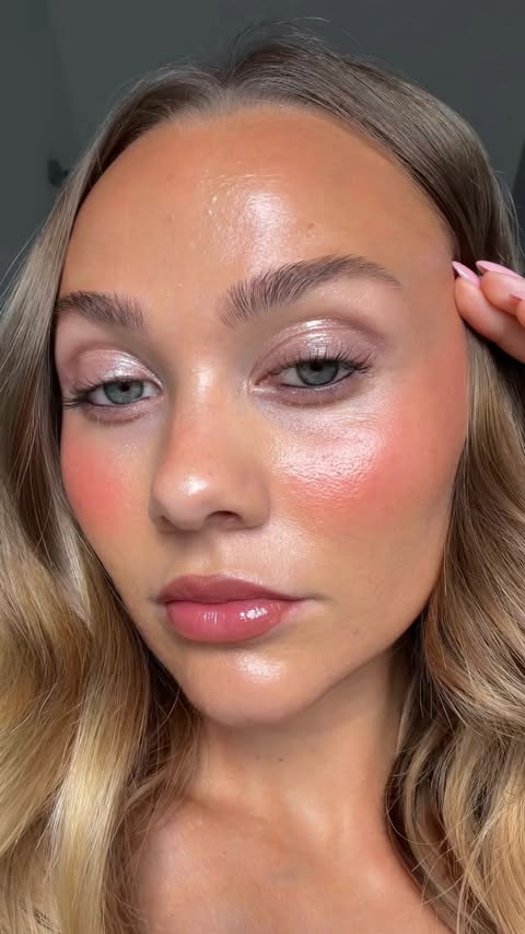 Instagram post by @miastevenson for Inglot. Caption reads: [...] @lenkalul ’s iconic eye look using my....