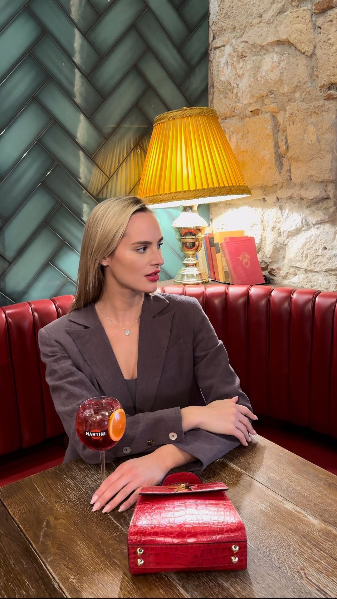 Instagram post by @ninimolnar for MARTINI. Caption reads: #reklám @martini Enjoying the food and the weather....