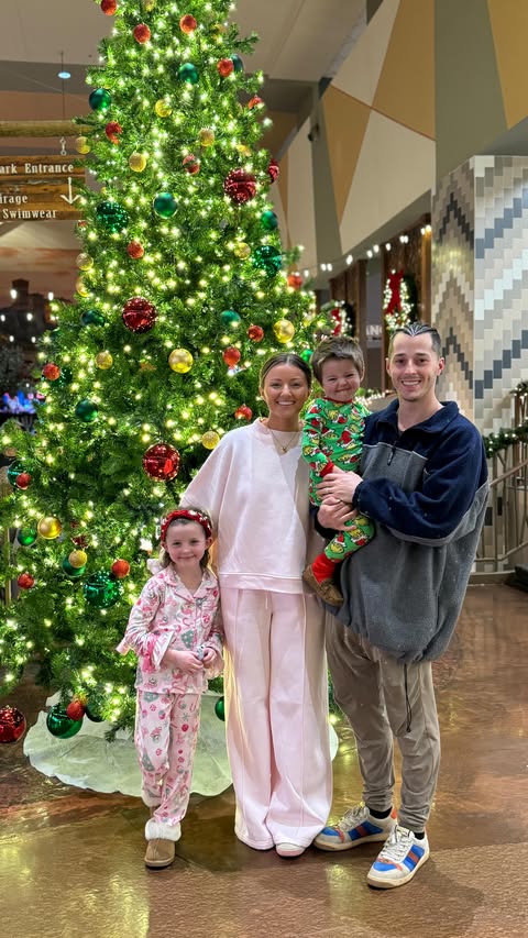 Instagram post by @christi_fritz for Kalahari Resorts. Caption reads: [...] with the fam at our fav resort....