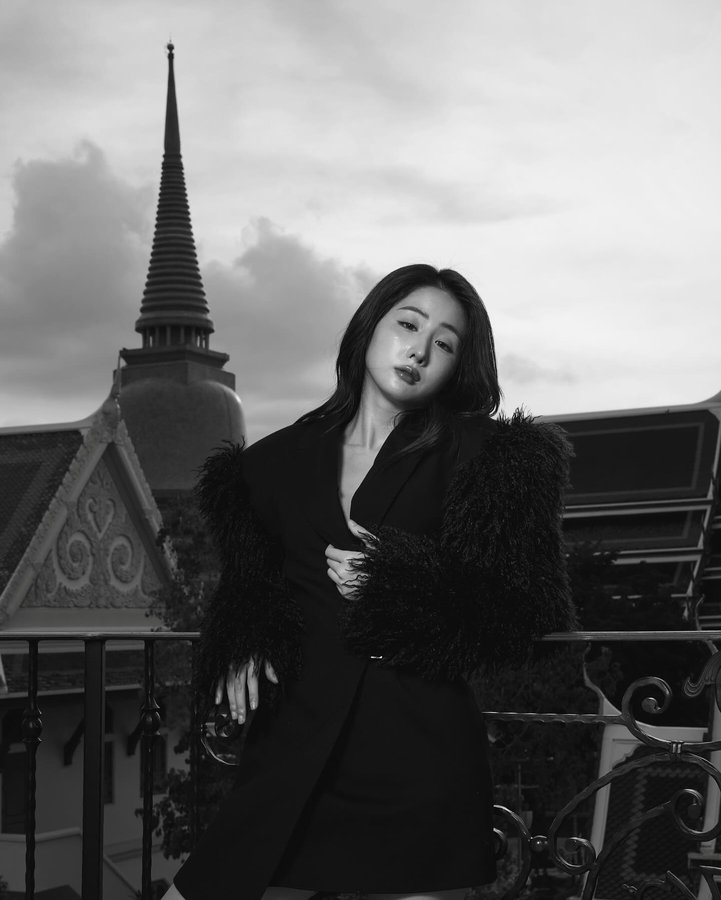 Instagram post by @yoko for KARL LAGERFELD. Caption reads: [...] journey of style 🖤side by side.....