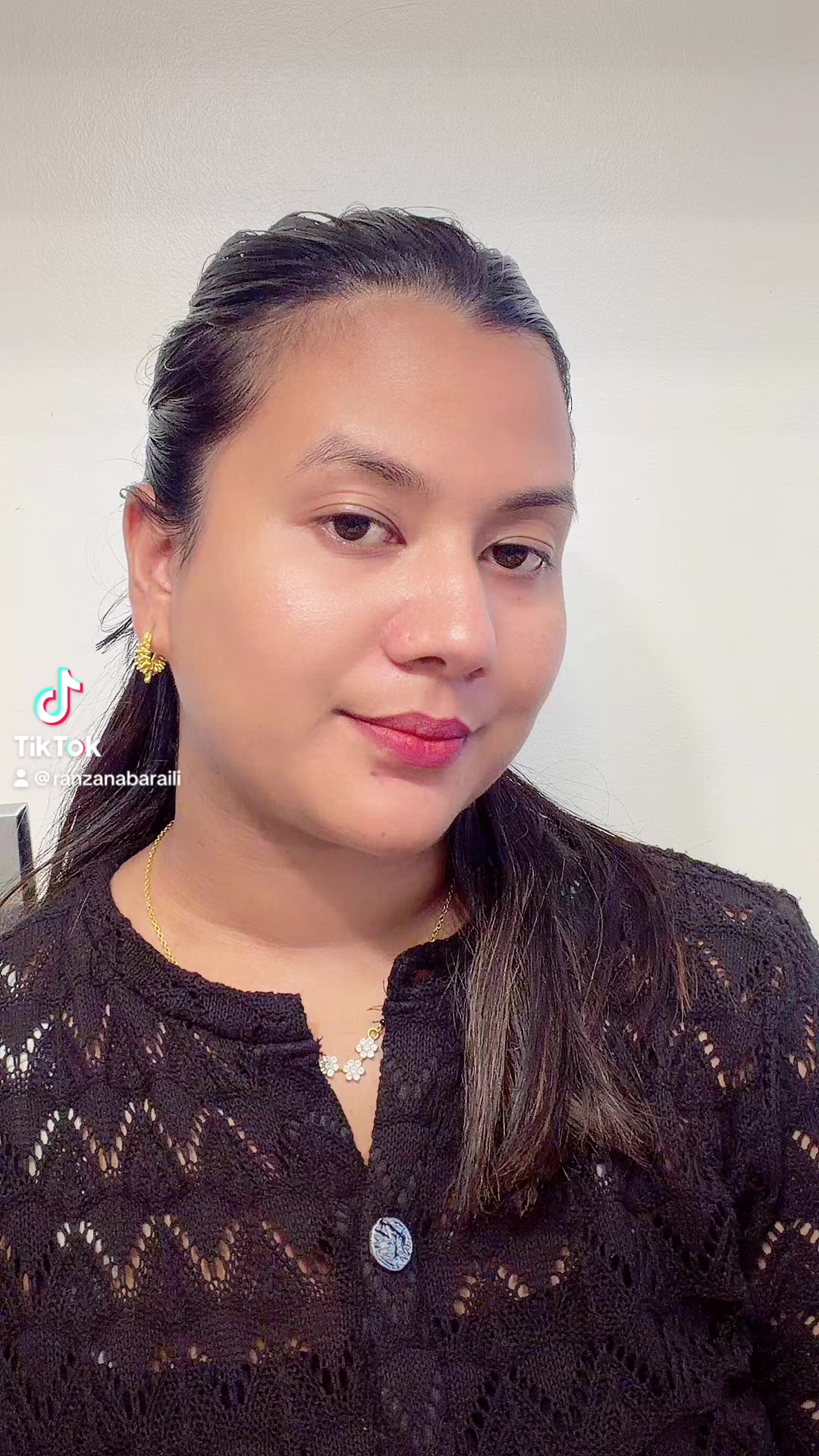 TikTok post by @ranzanabaraili for Hwahae Global Official. Caption reads: #hanskin #shakePDRN #BounceGlowSkin #glasskin....