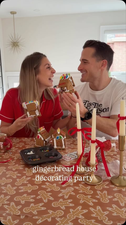 Instagram post by @convinoboard for Cash App. Caption reads: [...] decorating gingerbread houses 🍪🎄🤩

Cash....