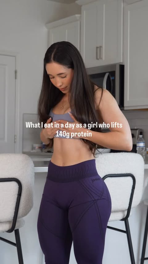 Instagram post by @prisci_corona for Dymatize. Caption reads: [...] - egg 🍳 burrito
Pre workout - @dymatize pre....