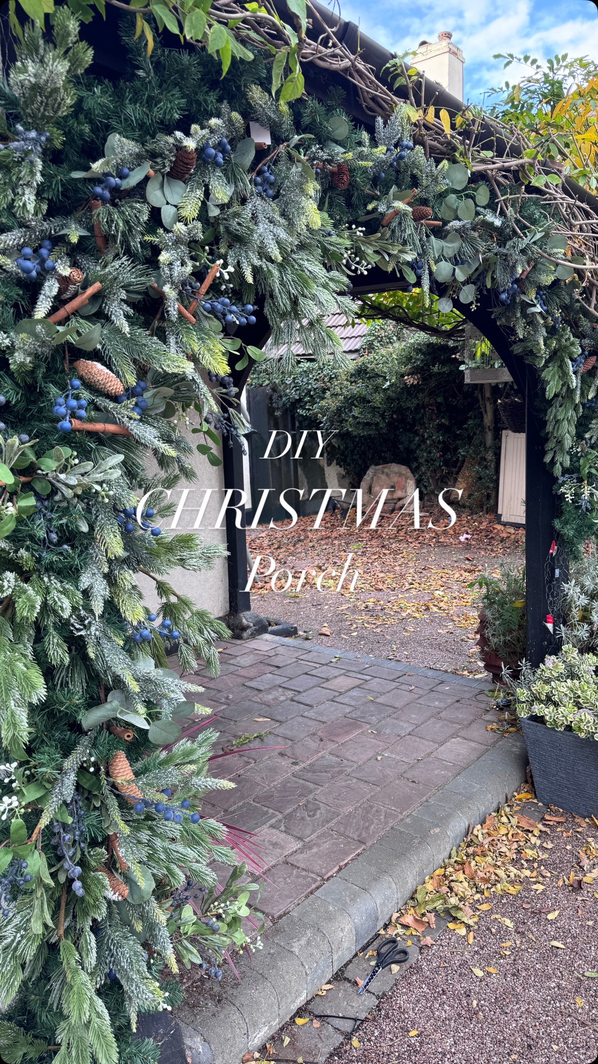 Instagram post by @oakleigh_lifestyle for The Range. Caption reads: DIY Christmas Arch with The Range 

I love this....