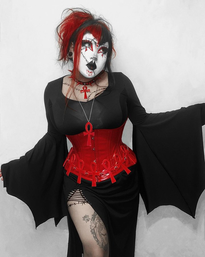 Instagram post by @il0vemcr for Orchard Corset. Caption reads: ⁺‧₊˚ ཐི⋆⚰︎⋆ཋྀ ˚₊‧ ⋆ ⋆ tysm @orchardcorset for....