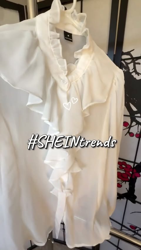 Instagram post by an influencer for SHEIN. Caption reads: Download the SHEIN app, searchM5BZK and use [...].