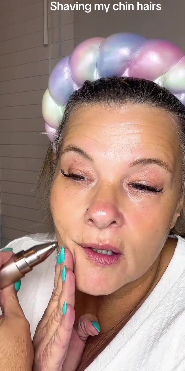 TikTok post by @babzy531 for Vogcrest. Caption reads: [...] #eyebrowshaping #nosehairtrimmer @VOGCREST.