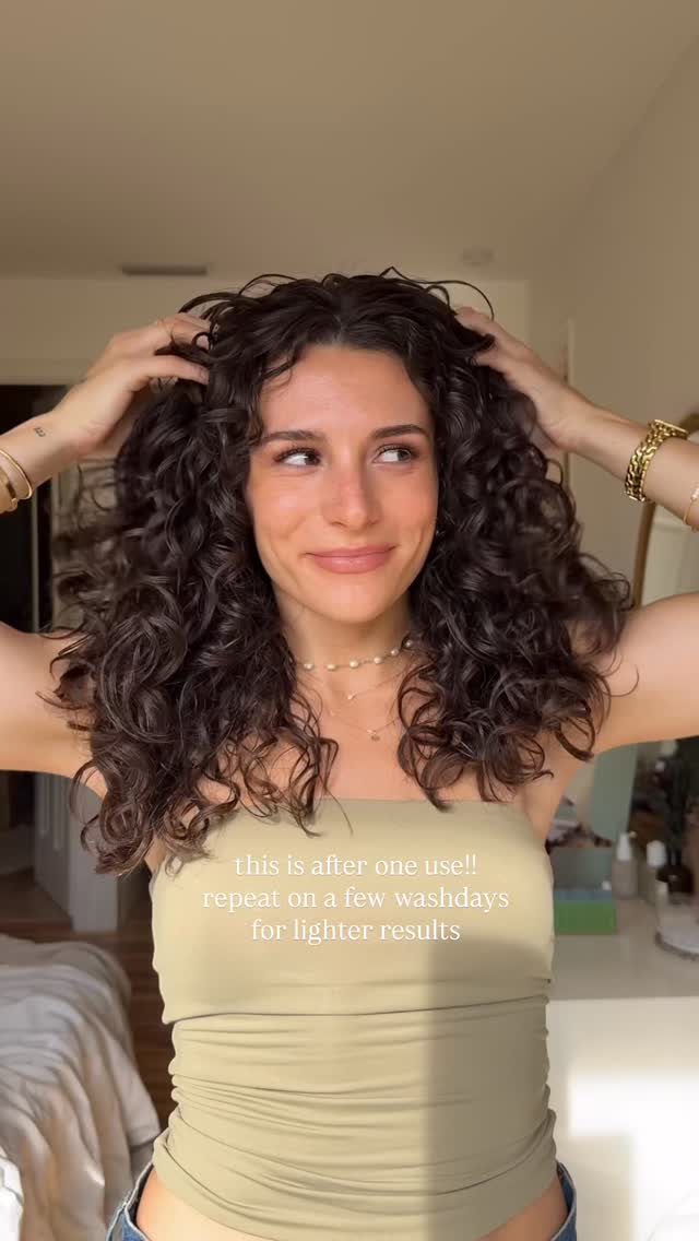 Instagram post by @itsmarinaann for Sun Bum. Caption reads: the SUBTLEST natural highlights using the @sunbum....