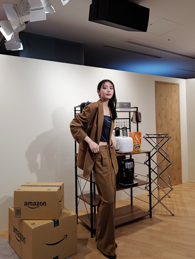 Instagram post by @asuka_kijima for Amazon Japan. Caption reads: [...] 23:59 #PR #Amazon新生活 #アマゾン @amazonjapan.