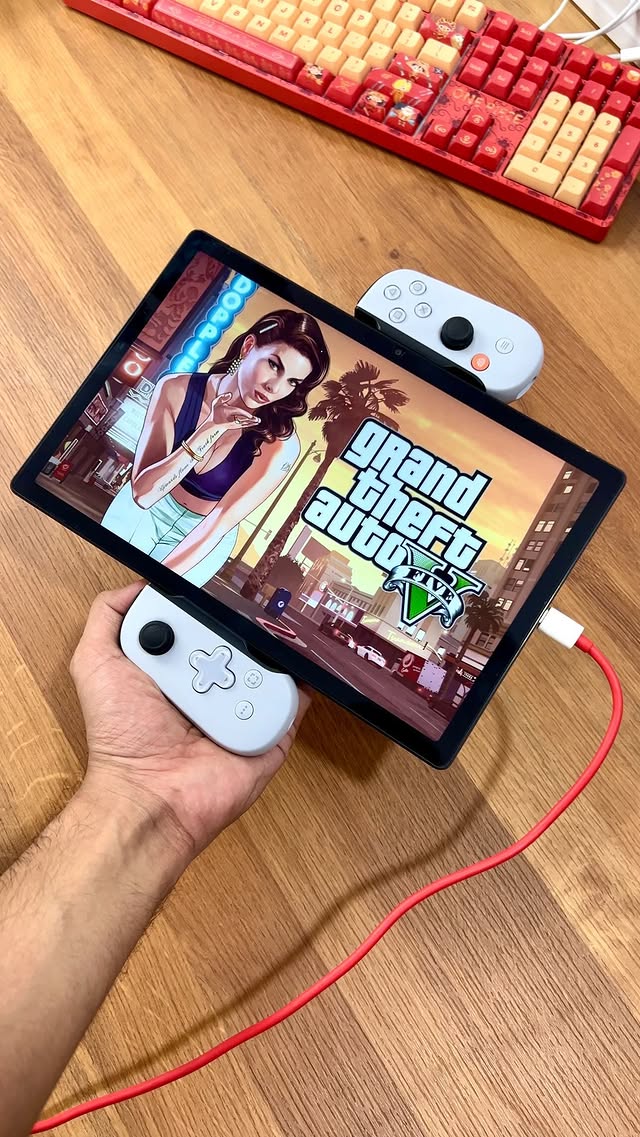 Instagram post by @techdroider for DOOGEE. Caption reads: [...] Android Tablet is fun.. (via Steam Link)....