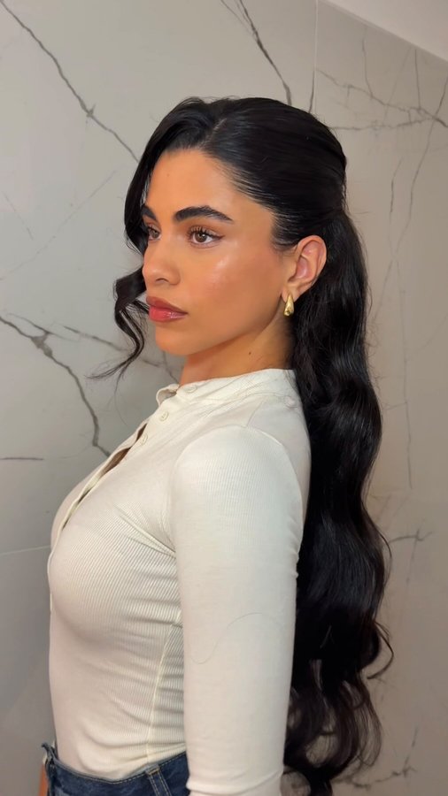 Instagram post by @avasalmaci for Dove. Caption reads: Healthy looking hair = happy holiday hair ✨
This....