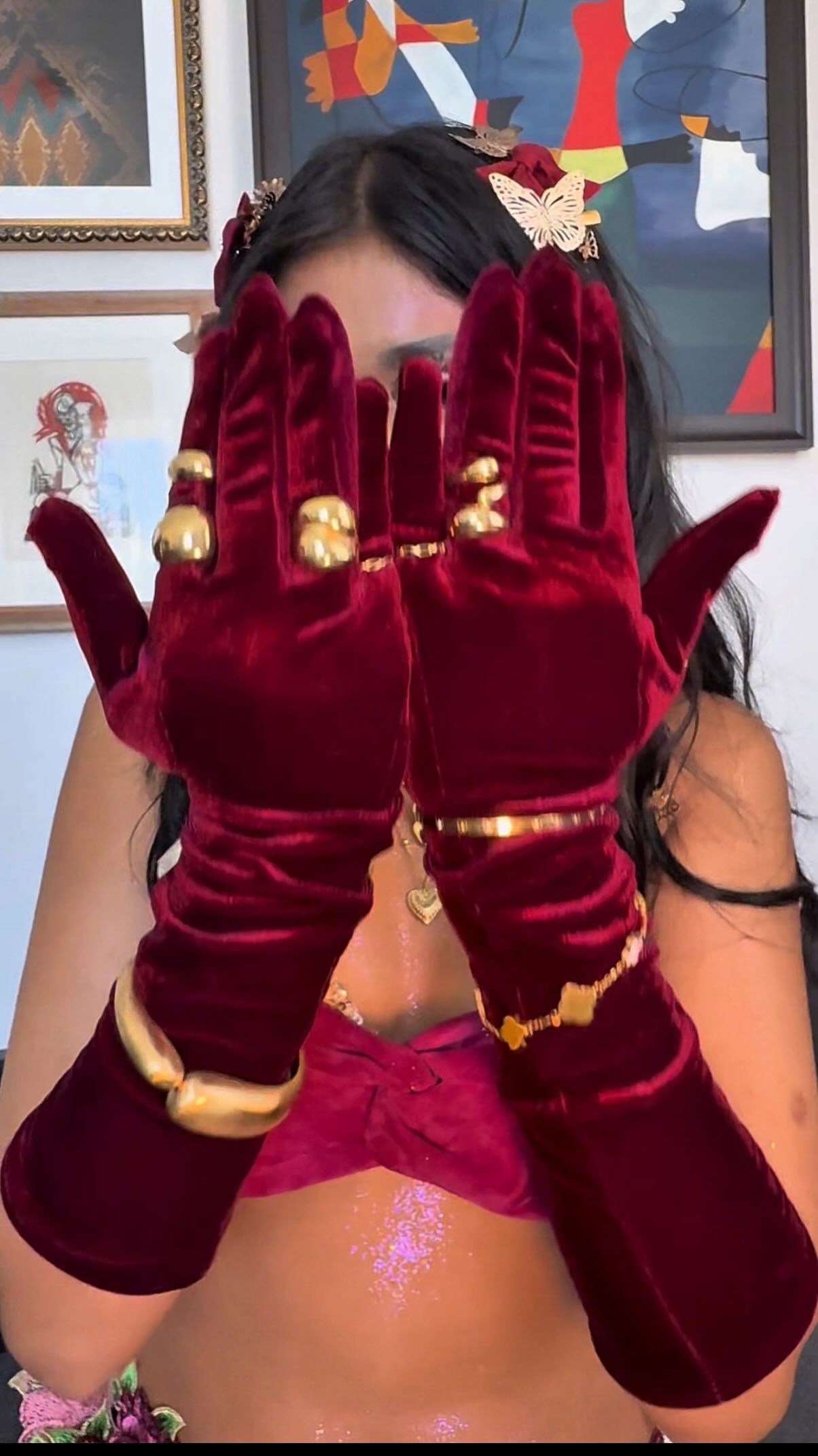 Instagram post by @alinasmakeup for Dorado. Caption reads: All decked out in @weardorado #doradopartner 💃🏽✨....