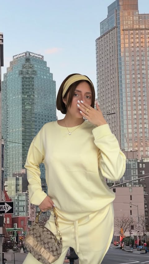 Instagram post by @tomatocrazy for SUUKSESS. Caption reads: [...] a scarf ❄️✨ 

link in my bio for this....