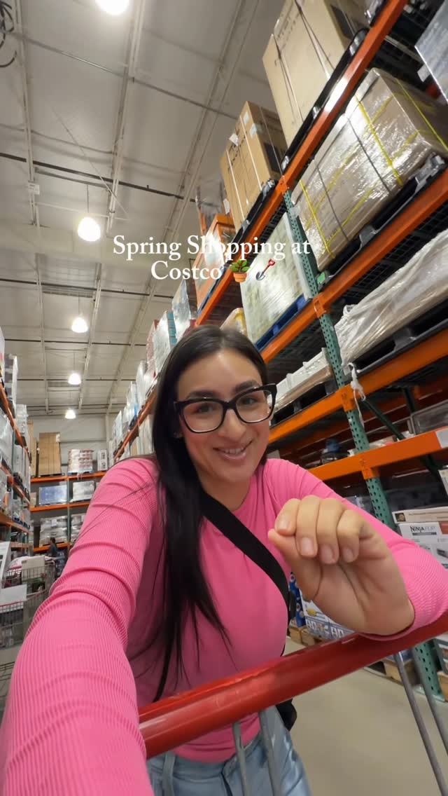 Instagram post by @jackiepaolinelli for Miracle-Gro. Caption reads: [...] is the best place to get your soil!!....