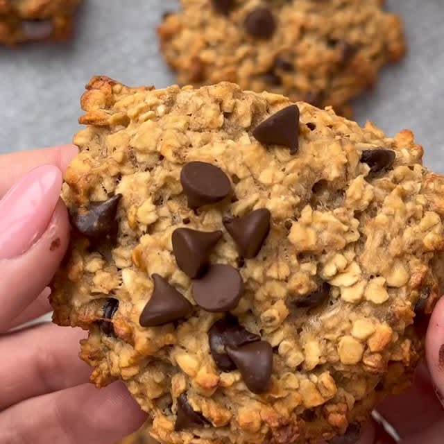 Instagram post by @acha_happybody for Koro France. Caption reads: Cookies flocons d’avoine 

pour 12 cookies 

- 2....