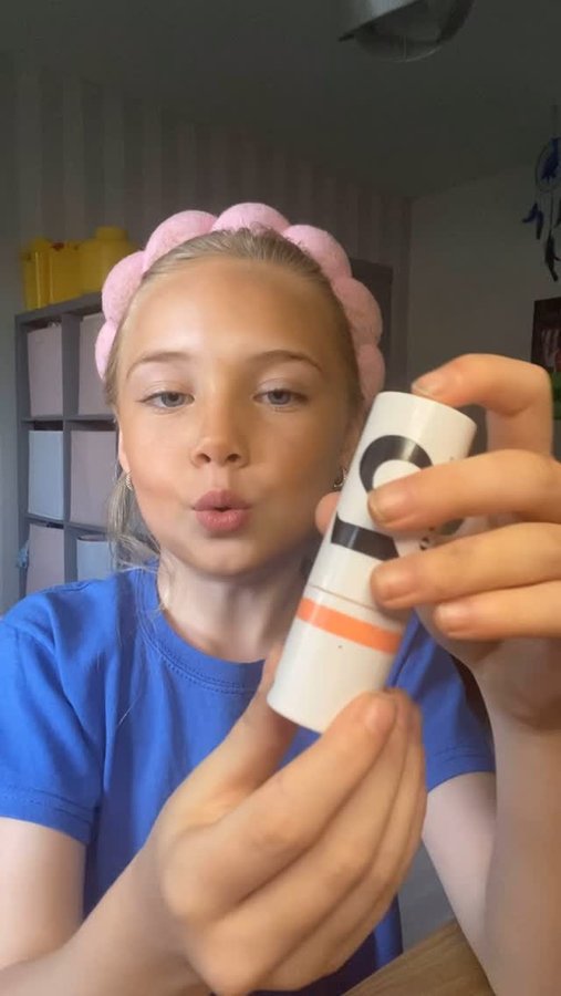 Instagram post by @bonnie.connelly9 for Ciaté London. Caption reads: 𝐋𝐞𝐭𝐬 𝐝𝐨 𝐚 𝐟𝐮𝐥𝐥 𝐟𝐚𝐜𝐞 𝐨𝐟....