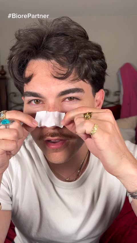 Instagram post by @javiberrellez for Bioré USA. Caption reads: That feeling when your pores are finally unclogged....