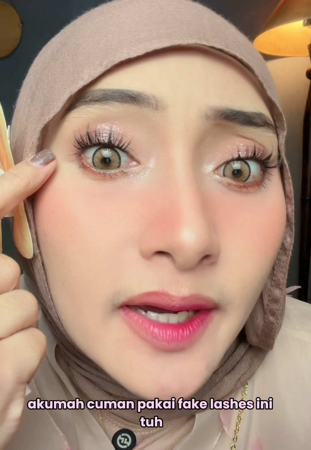 TikTok post by @hellowinda25 for MlenDiaryID. Caption reads: [...] urang mah pake fake lashesnya @MlenDiaryID....