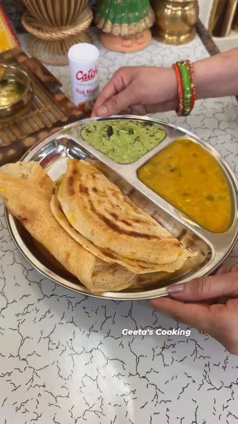 Instagram post by @geetas_cooking for Catch Foods. Caption reads: [...] #CatchSpices #CatchFoods #CatchSprinklers.